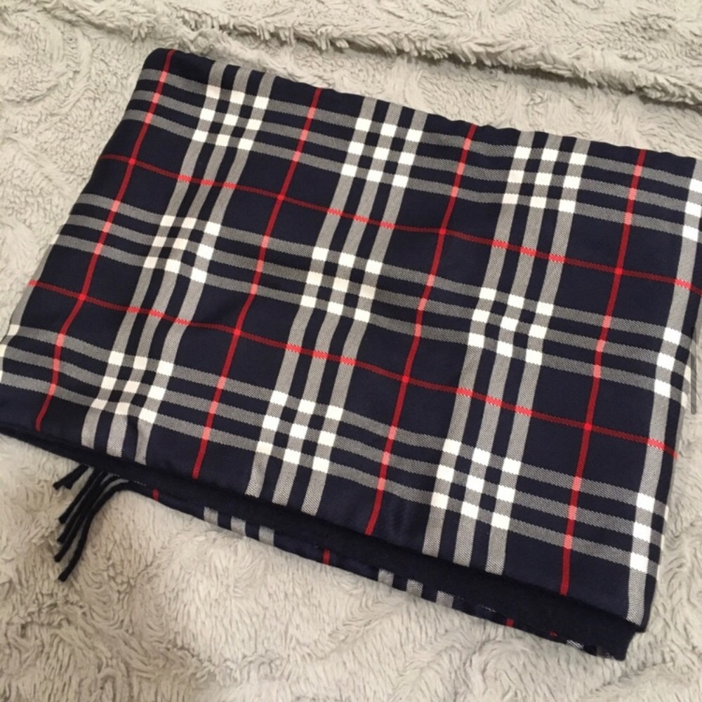 Burberry Scarf. Rare. Silk. - Picture 9 of 13